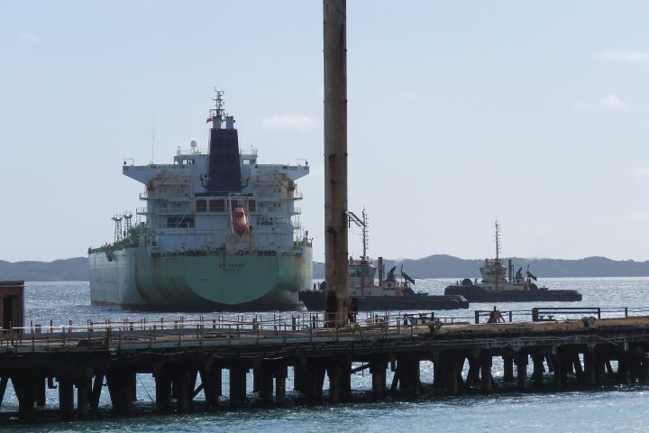 Mooring operations at the jetty